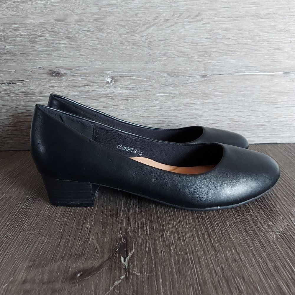 Henry Ferrera Black Slip On Classic Low Chunky Heel Pump Size 7.5
